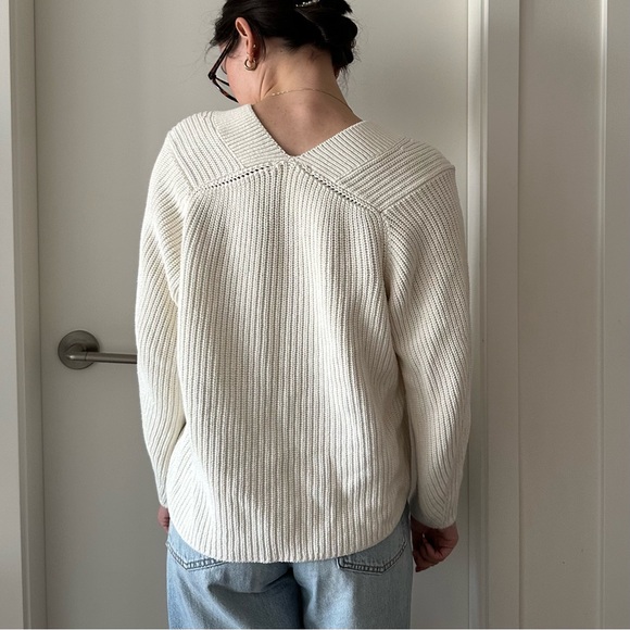 H&M WHITE SWEATER - Picture 6 of 8